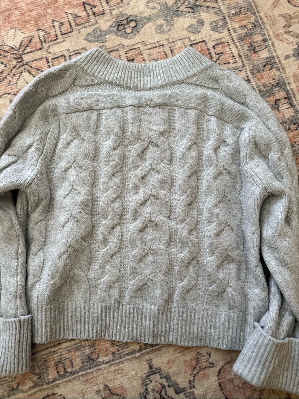 Women’s Abercrombie Oversized Thick Gray Cable Knit V-Neck Sweater - Picture 3 of 4